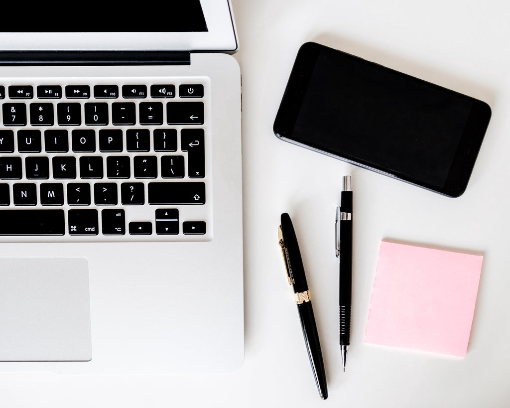 How to keep white office desks sprakling clean?