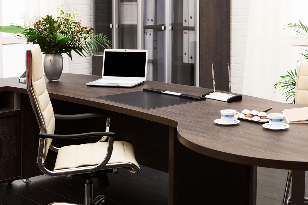 10 Must-Have Features for Your Perfect Office Desk